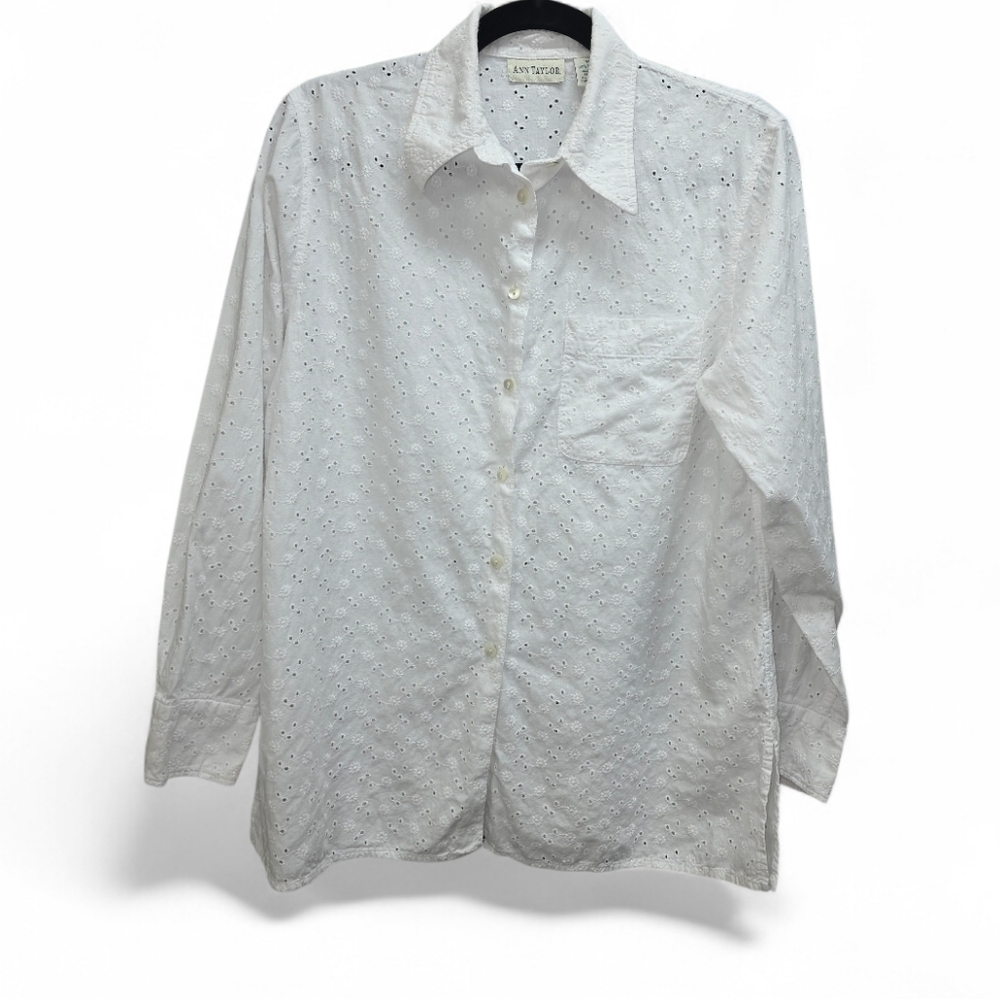 Ann Taylor Med White Eyelet Button Down Blouse 100% Cotton Women's Cottagecore